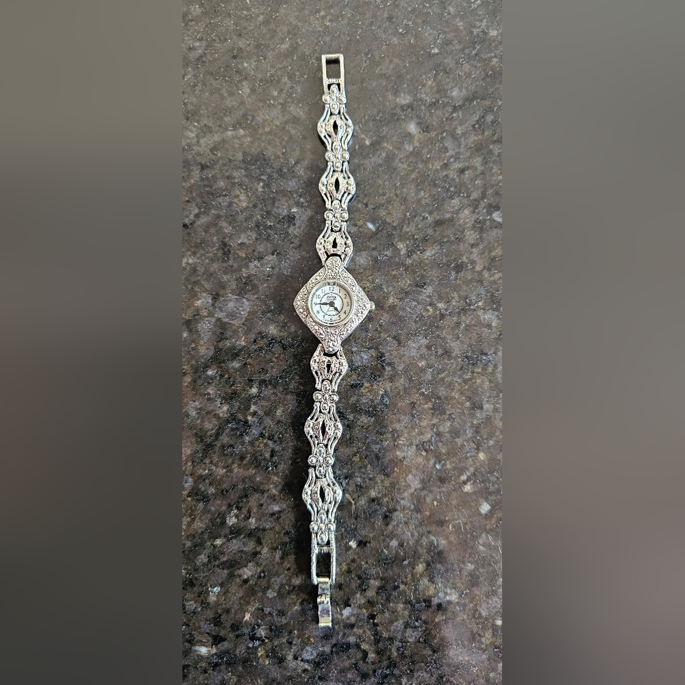 VINTAGE Aviva collection ladies watch